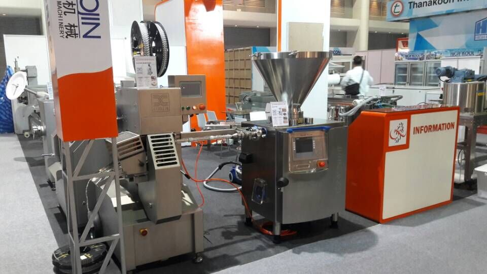 vacuum filler and clipper in Exhibition.jpg
