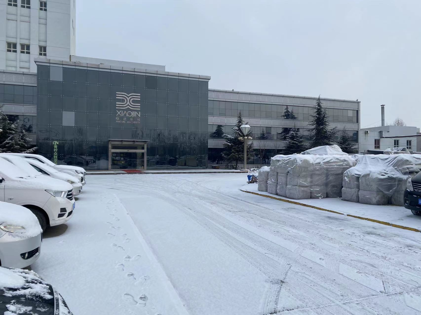 Snowing in Xiaojin machinery