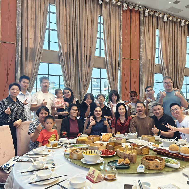 Viaje de colegas de Myanmar a China