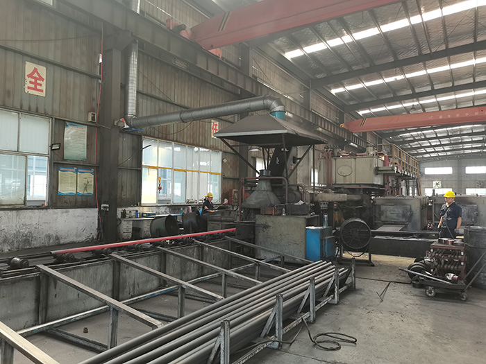 Hot-extruding-ongoing-更换.jpg