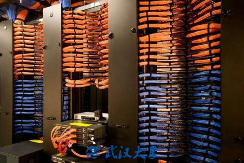 Salvavidas para los cables desordenados de la sala de datos