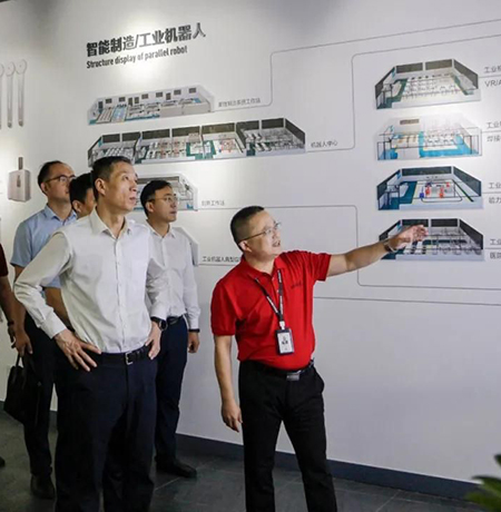 Governments of Jinan visited Dolang Robotics R&D Center for Vocational Education Equipment