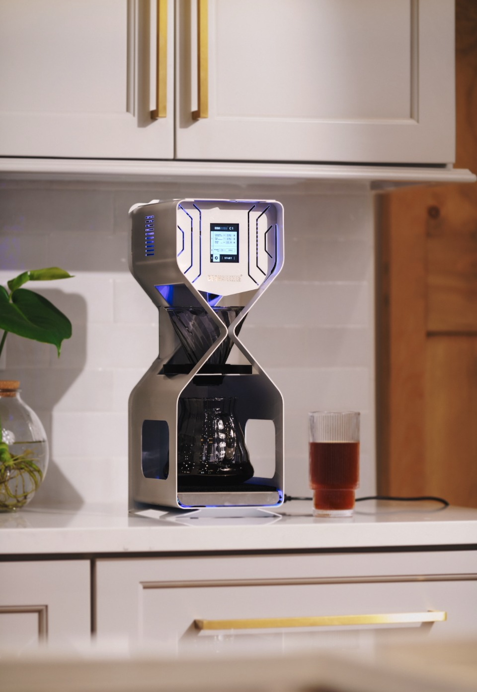 Automated ice coffee machine