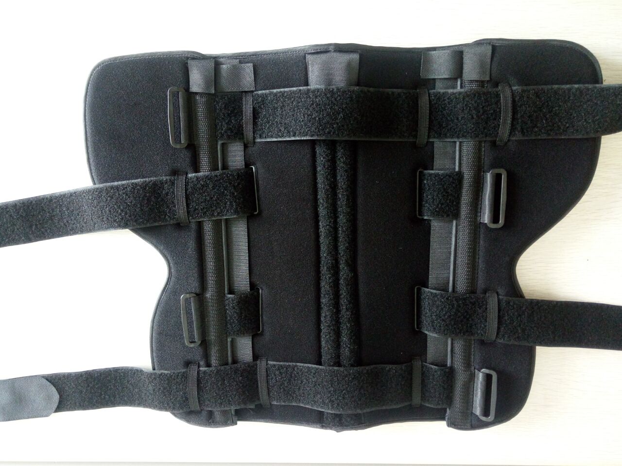 knee immobilizer with adjustable Velcro straps