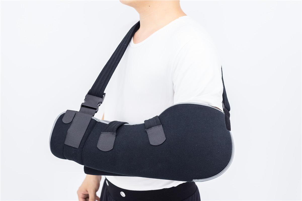 Arm sling for hand fracture injury