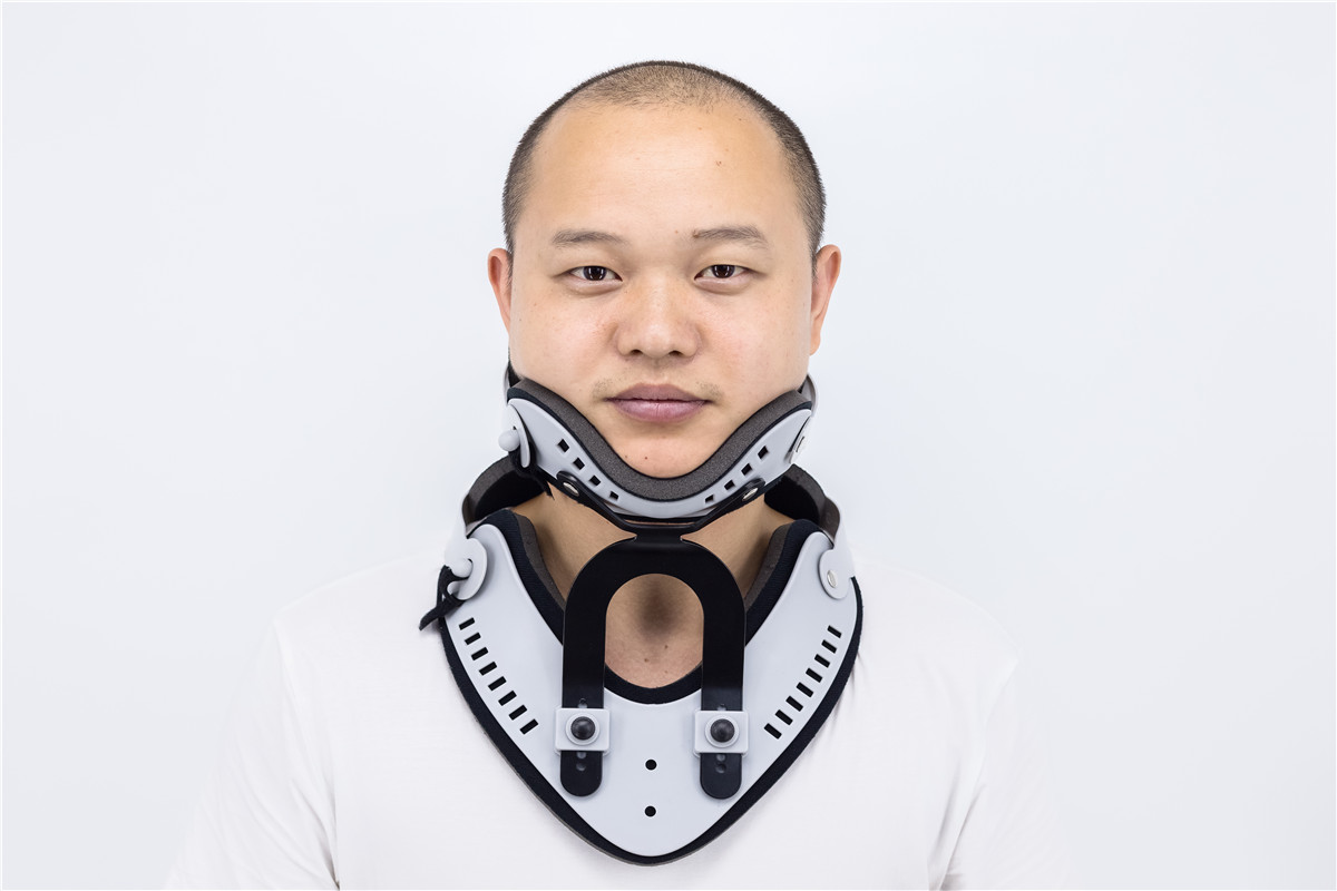 Adjustable Cervical Collar for Sprained