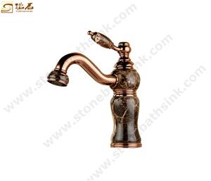 Robinet court en marbre foncé Emperador