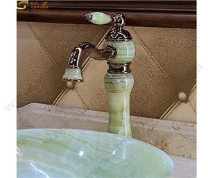 Robinet d'eau en onyx vert