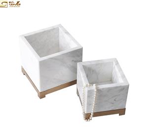 Candelero de mármol blanco de Carrara