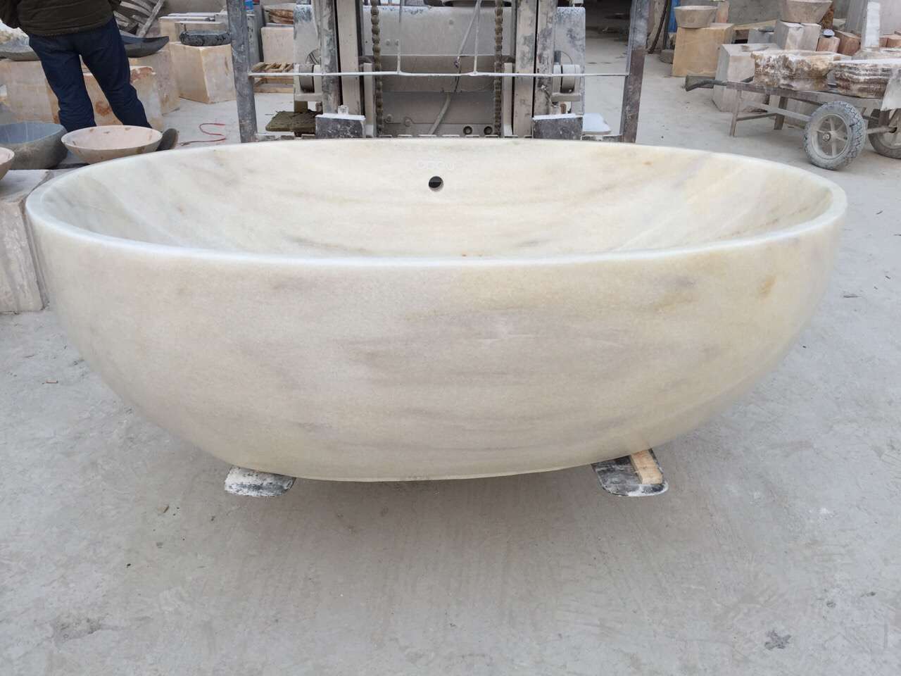 ¿Cómo se hacen las bañeras de piedra natural?