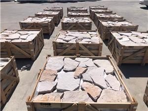 ¿Qué es el pavimento de piedra loca?