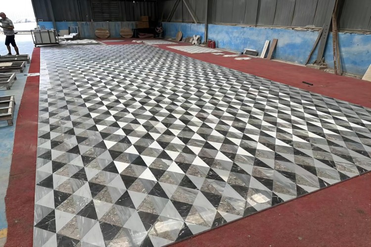 El parquet de mármol muestra un temperamento magnífico, la colisión de lo clásico y lo moderno.