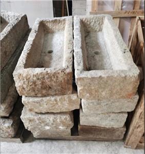 Ancien évier en pierre antique avec granit brut