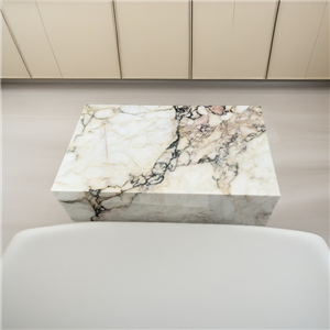 Mesa de centro Calacatta Viola color morado