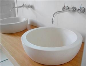 Marmo o quarzo per il mobile del bagno: qual è la scelta giusta per te?