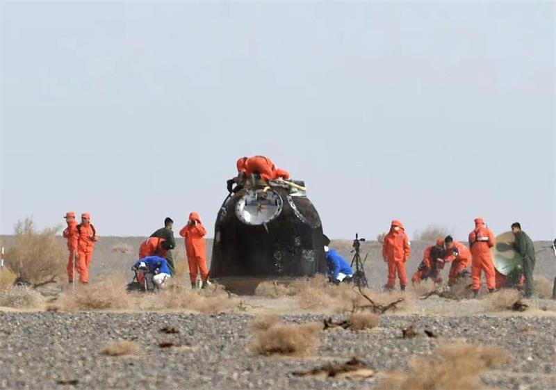 Returkapseln från det bemannade rymdskeppet Shenzhou-13 återvände till jorden säkert
