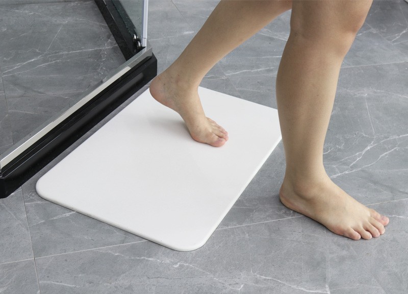 What is diatomaceous earth bath mat?