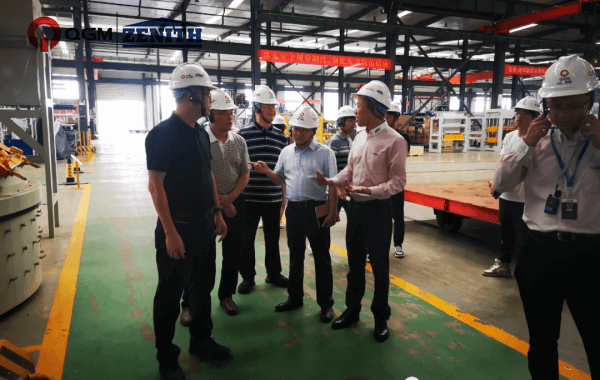 The delegation of Quanzhou Industrial Economic Development Promotion Center visited Quangong Machinery Co.