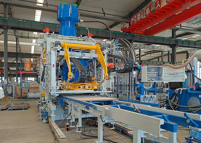 Pleins feux sur la technologie ｜ Presse statique QGM ZN900Y – Formage haute pression, fabrication plus intelligente