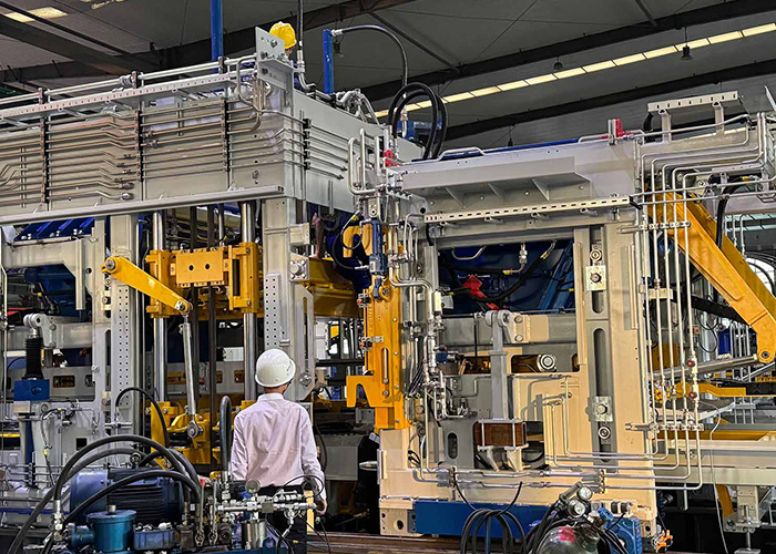 Produzione flessibile · Il sito diventa la linea di produzione | Macchina per la produzione di blocchi mobile senza pallet Zenith 870