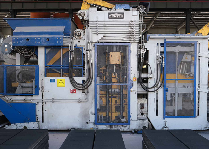 Mobile Production for Greater Flexibility QGM · ZENITH 940 Mobile Multifunction Concrete Product Machine