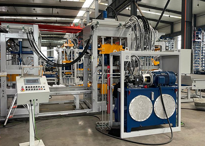 Warum Produktionsflexibilität wichtiger denn je ist – Ein genauerer Blick auf die Betonsteinmaschine QT10