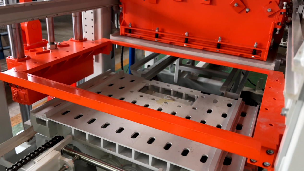 Acheter Machine de moulage de blocs entièrement automatique pour pavés creux standard,Machine de moulage de blocs entièrement automatique pour pavés creux standard Prix,Machine de moulage de blocs entièrement automatique pour pavés creux standard Marques,Machine de moulage de blocs entièrement automatique pour pavés creux standard Fabricant,Machine de moulage de blocs entièrement automatique pour pavés creux standard Quotes,Machine de moulage de blocs entièrement automatique pour pavés creux standard Société,