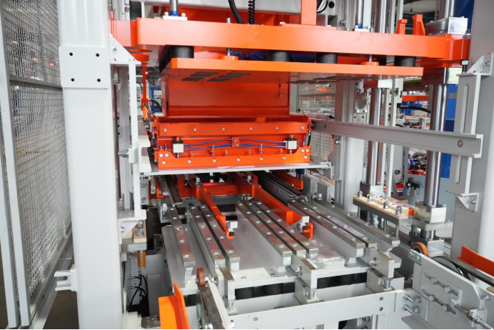 automatic concrete block making machine