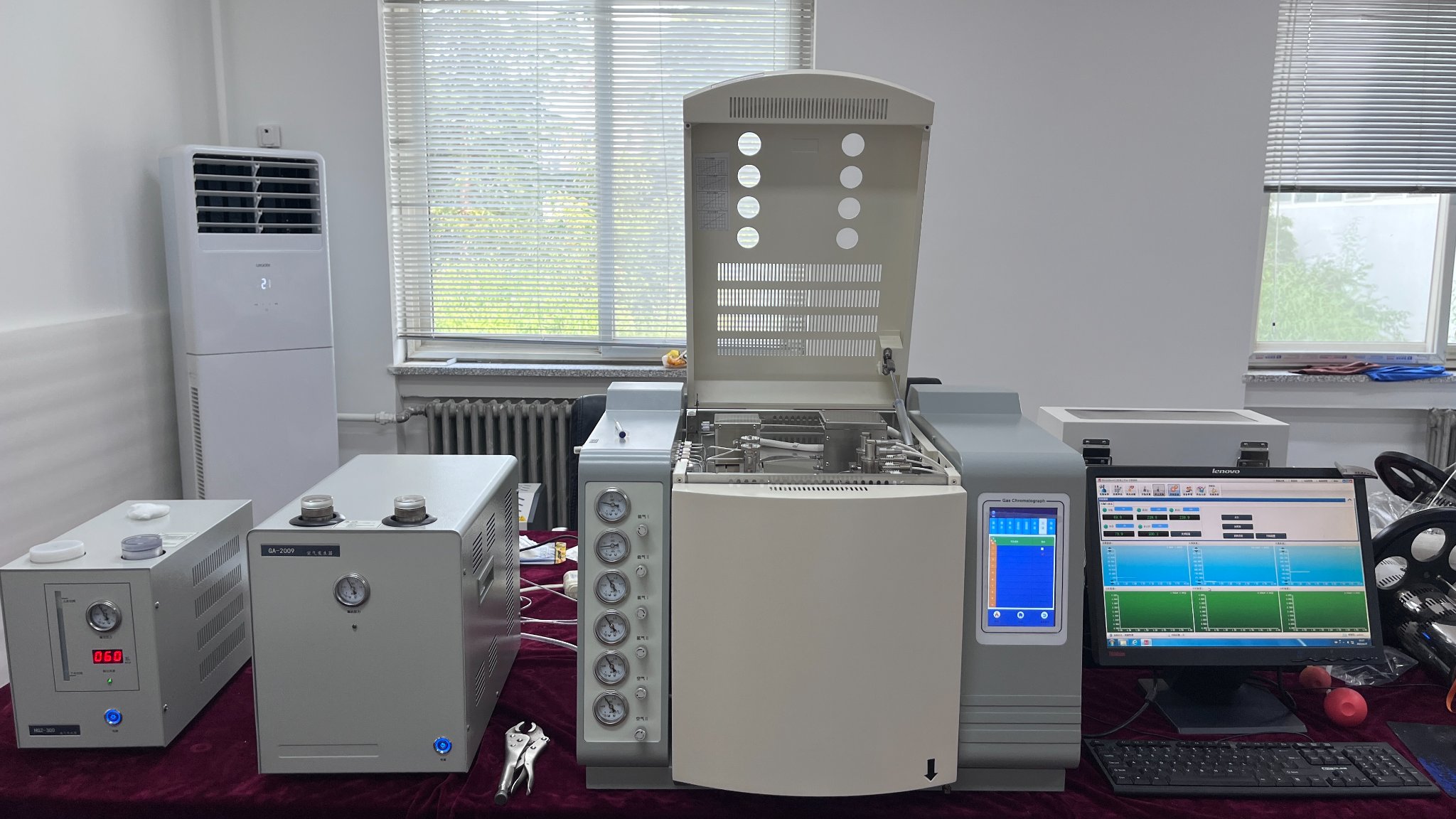 Transformer oil gas chromatography analyzer