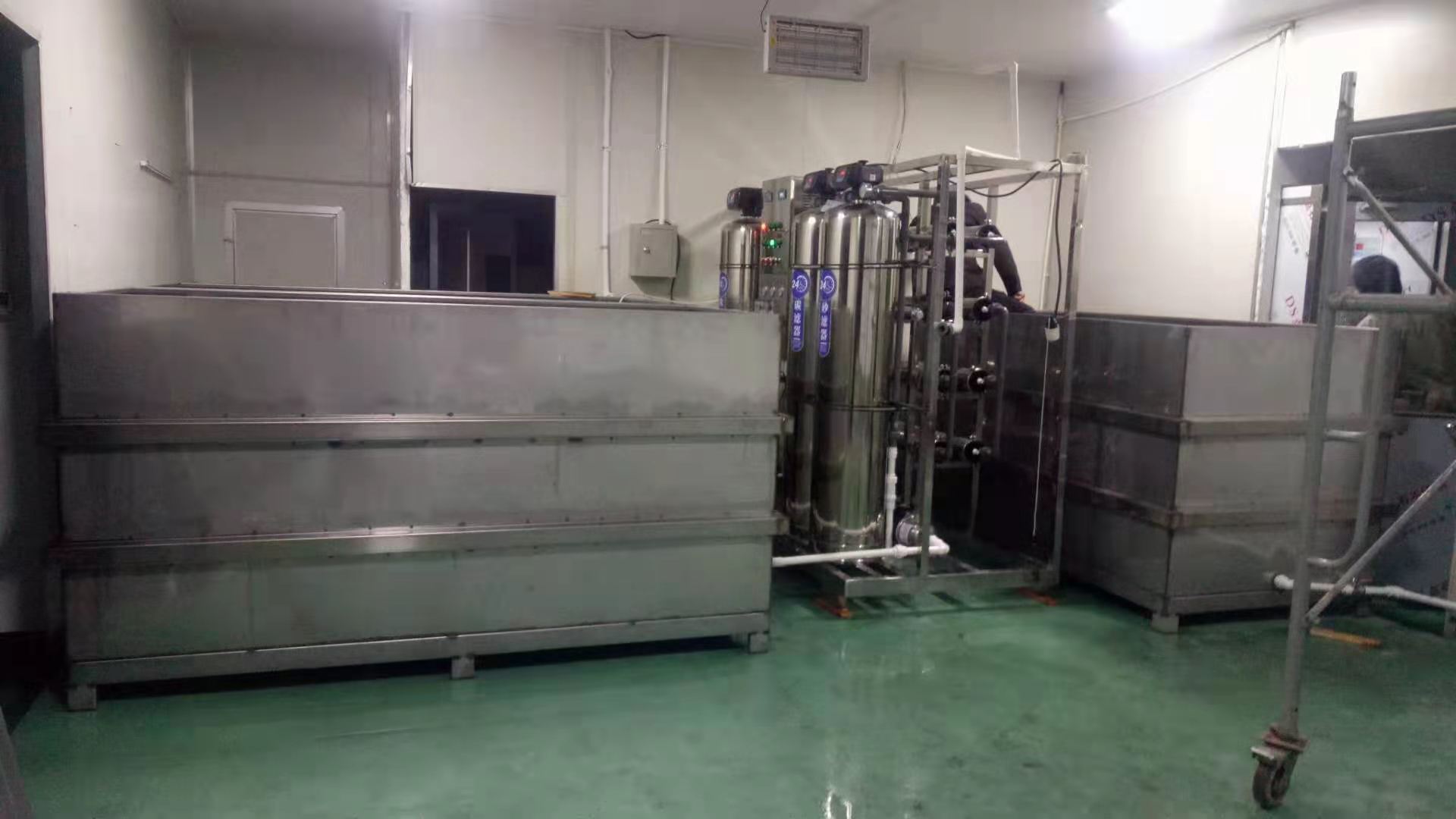 Máquina de hielo en cubos industrial instalada en India