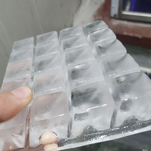 Китай Машина для производства съедобных кубиков льда 1 тонна в день для малого бизнеса, производитель