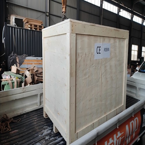 The one-ton flake ice machine produced by ROBIN Ice Machine for a Greek customer has been completed and is ready for shipment