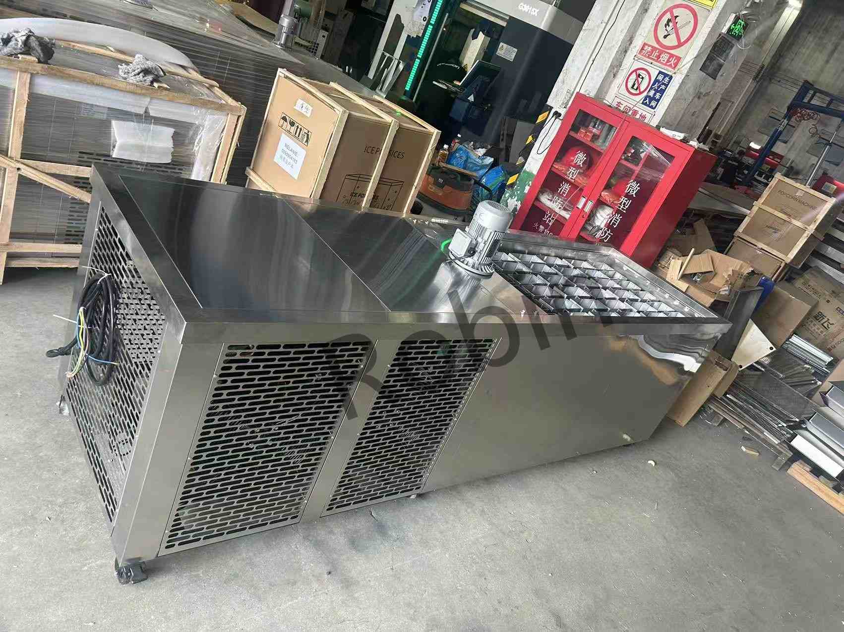 Block ice machine
