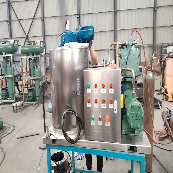 The production of a 1-ton seawater flake ice maker ordered by a customer from Ecuador has been successfully completed.
