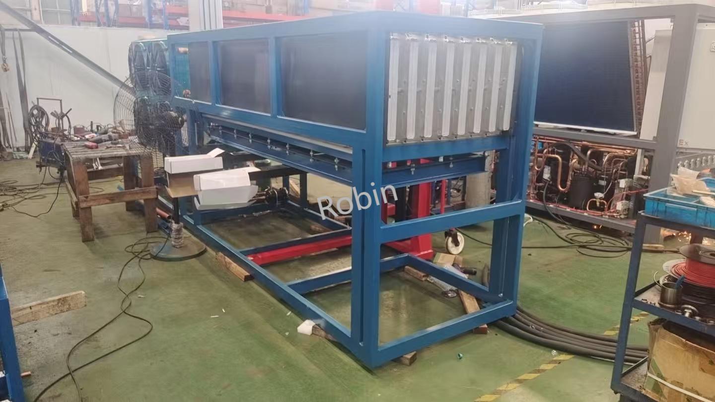 Direct-cooled Brick Ice Machine