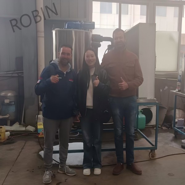 Clientes españoles realizan una visita especial a la fábrica para explorar nuevas oportunidades de colaboración en máquinas de hielo en escamas