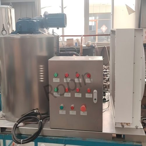 Máquina de hielo en escamas de 1 tonelada personalizada para un cliente de Martinica completa con éxito la prueba de funcionamiento