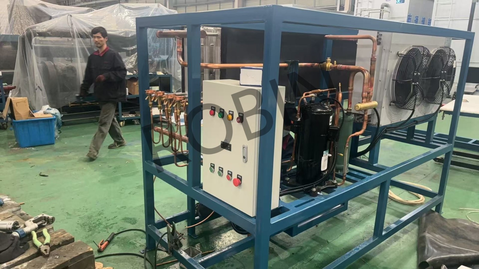 Direct-cooling block ice machine