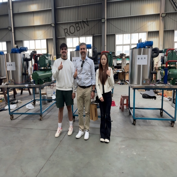 Clientes argentinos visitan nuestra empresa para explorar nuevas oportunidades de cooperación en equipos para la fabricación de hielo