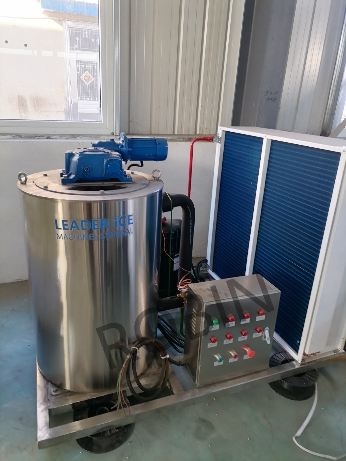 máquina industrial de hielo en escamas
