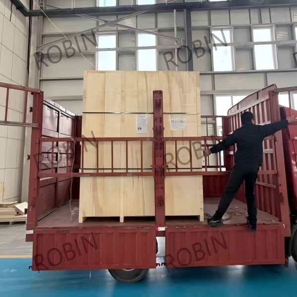Envío exitoso: Máquina de hielo en tubo personalizada de 2 toneladas para cliente en Camerún