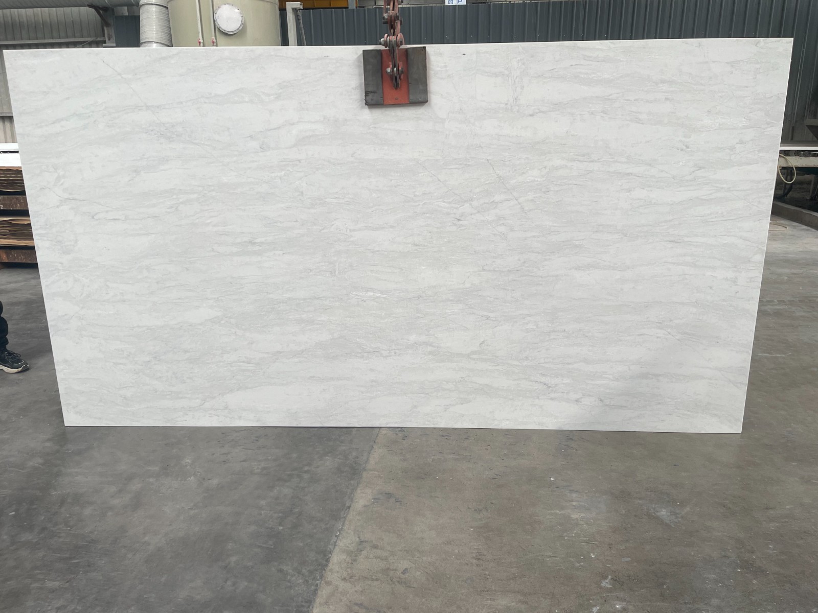 Cararra quartz slab