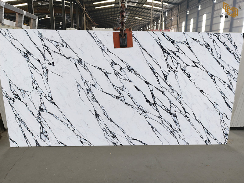 Marble-look quartz