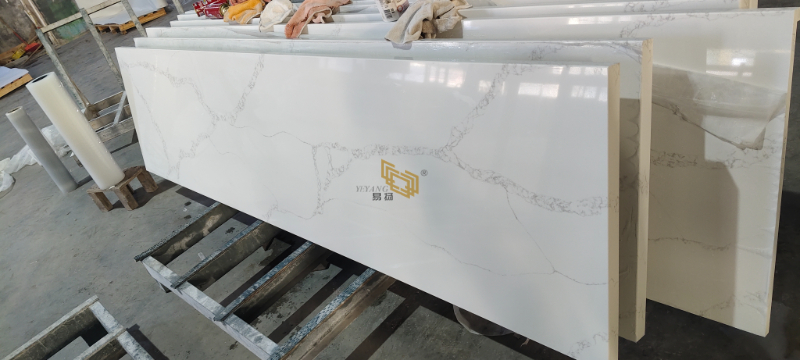 Calacatta quartz slab