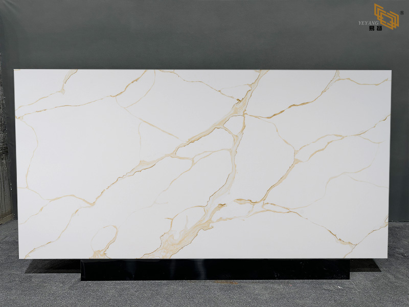 Engineered Calacatta Quartz Stone Slab With Soft Gold Veins