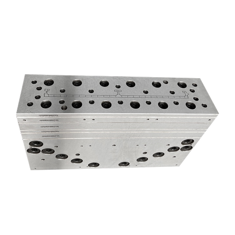 Matrice d'extrusion de panneaux muraux en PVC