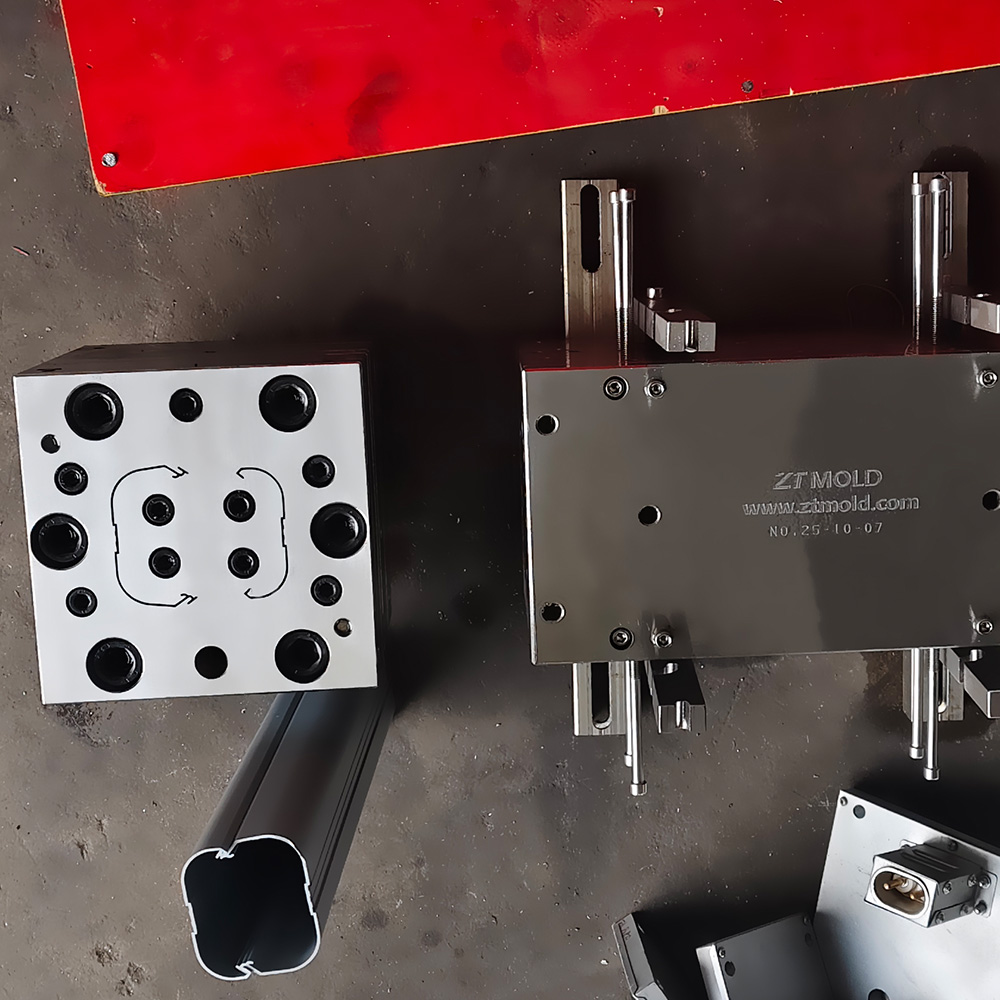 extrusion mould