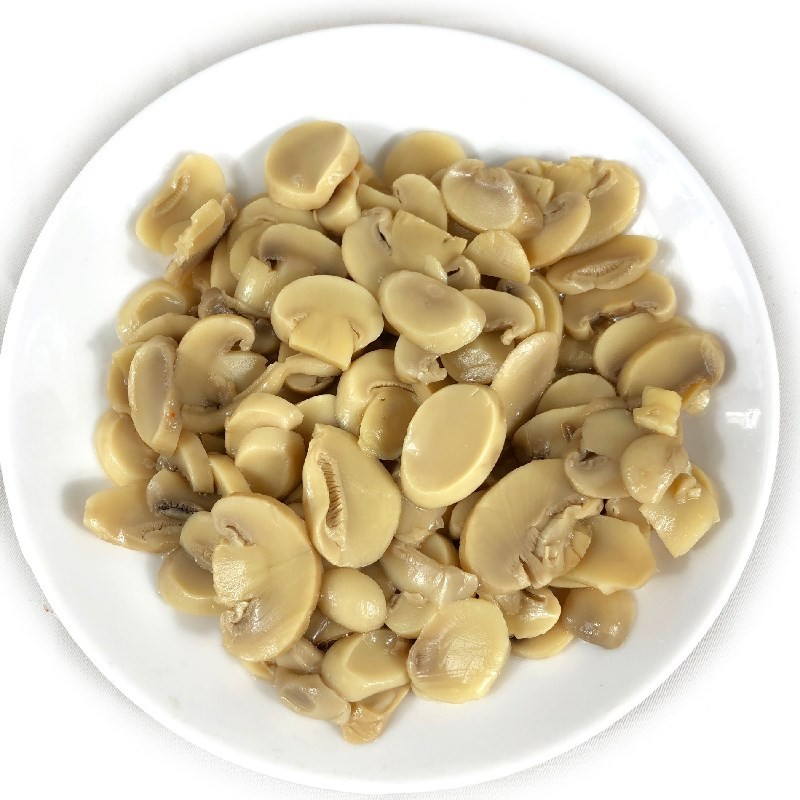 Консервированные ломтики грибов в рассоле