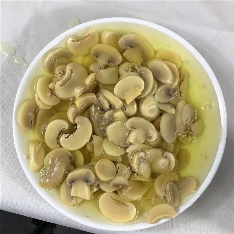 Консервированные ломтики грибов в рассоле