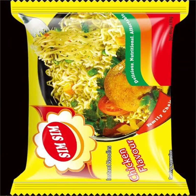 Gebratenes Rindfleisch, Hühnchen, scharfe Instantnudeln